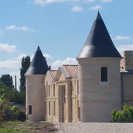 Chateau Tour Saint-fort D'hotes Bed & Breakfast 4*